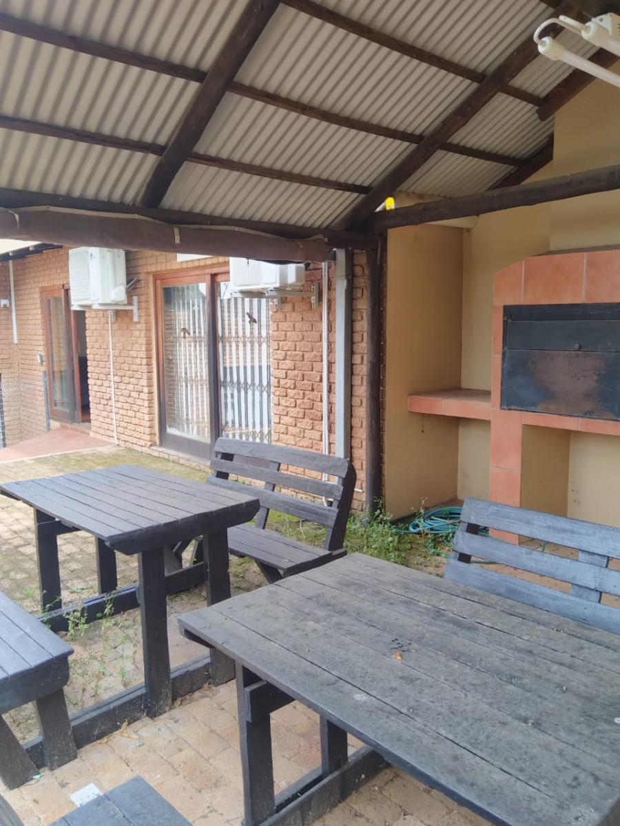 5 Bedroom Property for Sale in Schoemansville North West